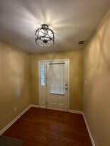 Building Photo - 800 Ash St