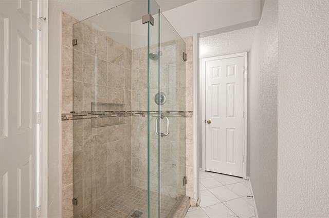 Building Photo - 4348 Kenwood Dr