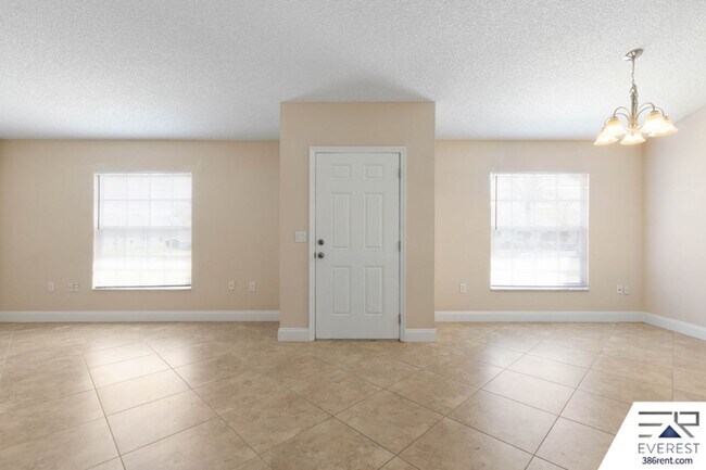 Building Photo - FULLY FENCED 3/2/2 IN THE HEART OF PALM COAST
