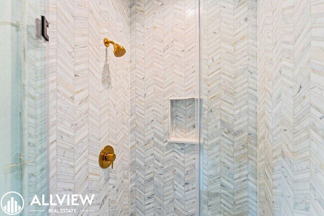 Building Photo - *Limited Move In Special! $1,000 Off First...