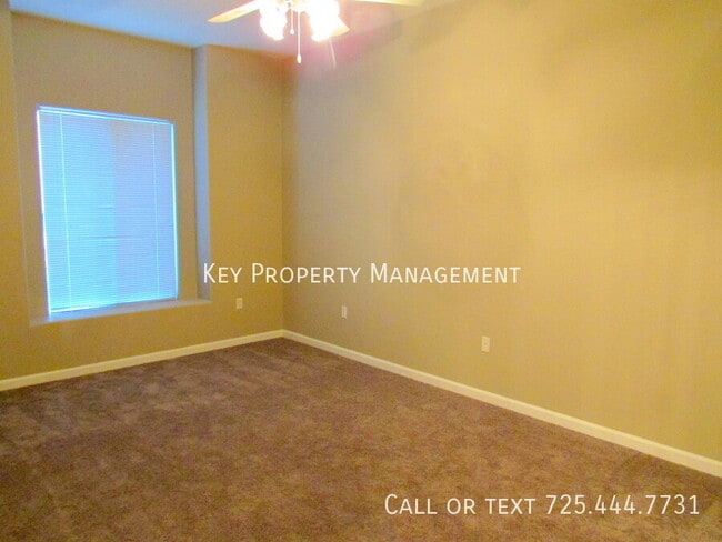 Building Photo - REMODELED 2 BEDROOM 2 BA IN THE NW!