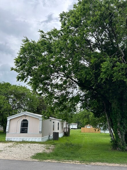 Building Photo - 4329 W Park Row Blvd