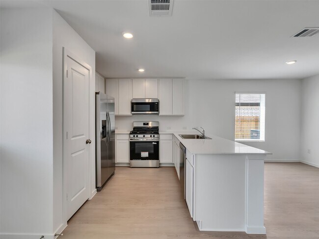 Building Photo - 921 Capracotta Dr