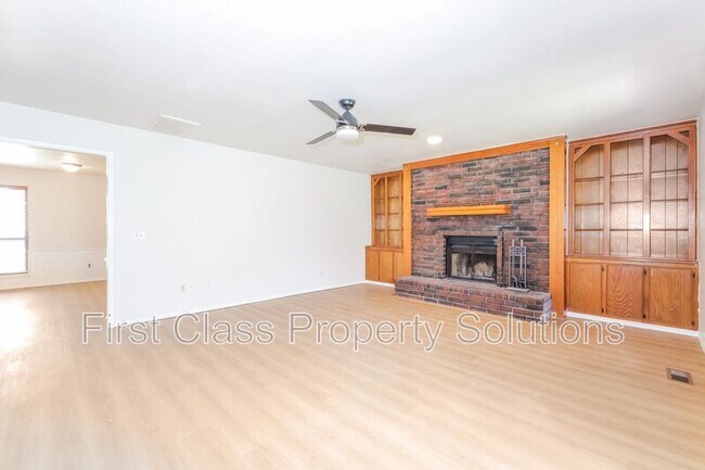 Building Photo - 713 Sage Brush Rd