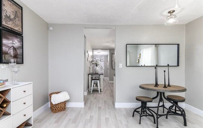 Building Photo - 221 C St