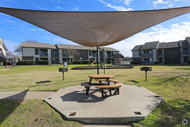 PICNIC AREA - TwentyFive25