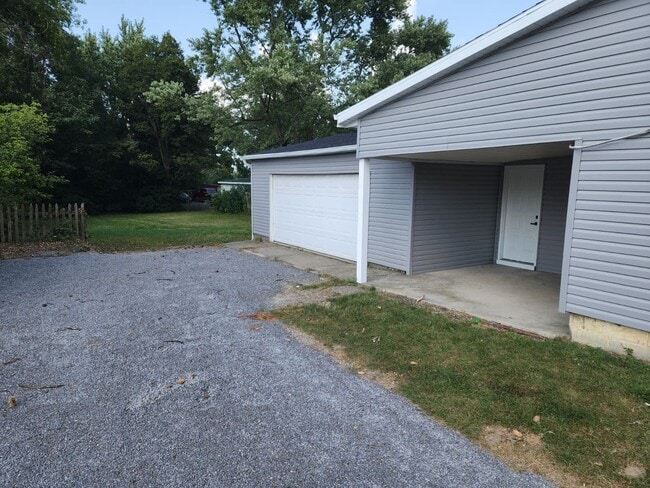 Building Photo - “Shawnee Home” Fully Remodeled - 2Bed/1Bat...