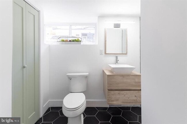 Building Photo - 2937 Nicholas St