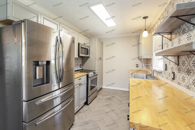 Building Photo - 712 SW 7 St