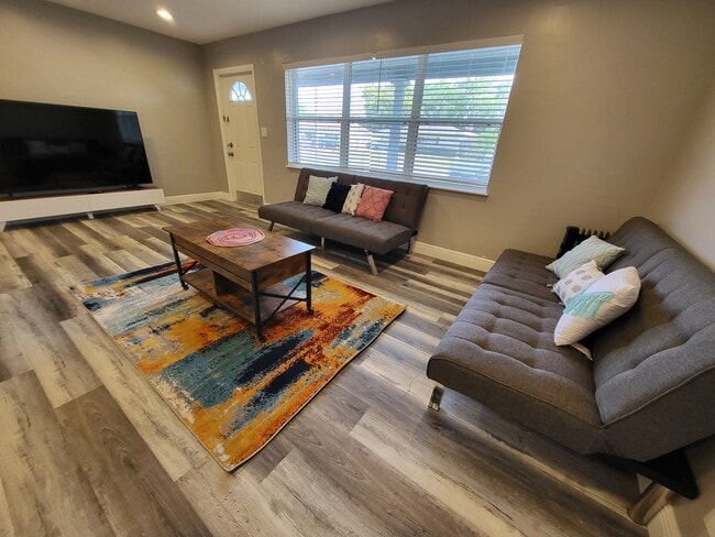 Building Photo - Lime Way