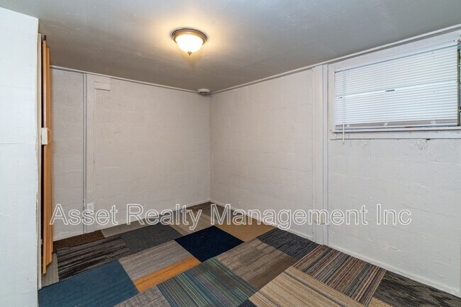 Building Photo - 102 Wainwright Rd
