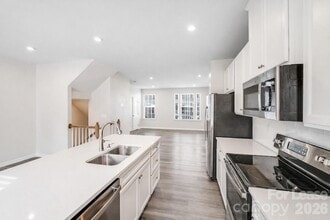 Building Photo - 2303 Autumn Olive Ln