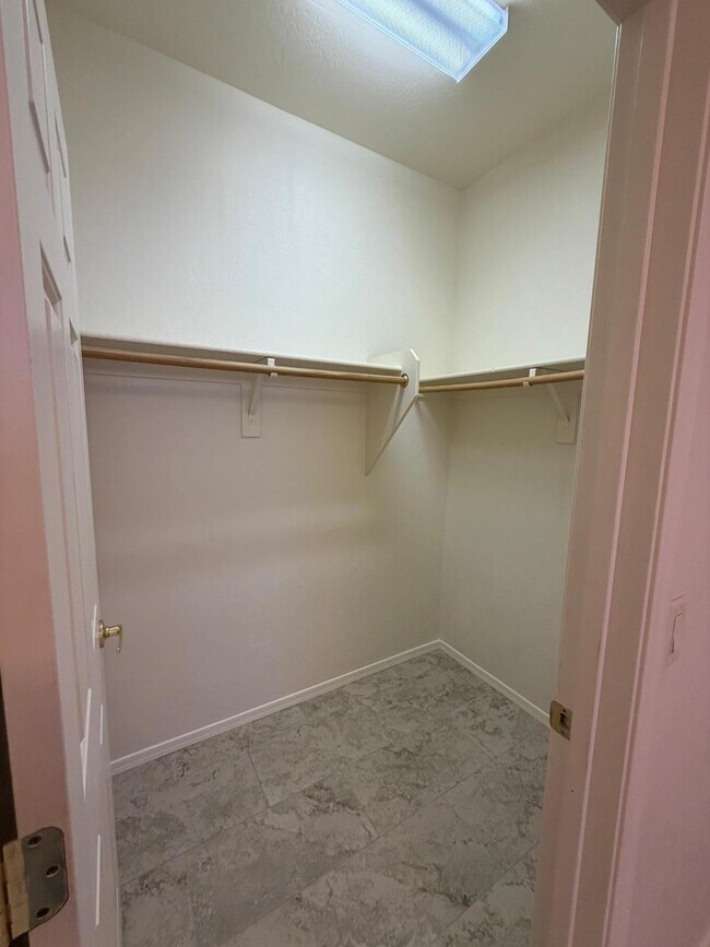 Building Photo - 4613 Bay Cir