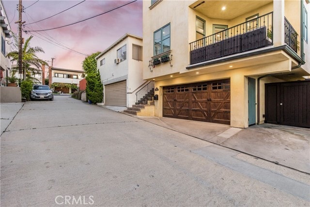 Building Photo - 320 33rd St