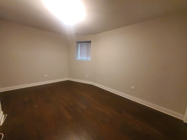 Master Bedroom - 4518 S King Dr