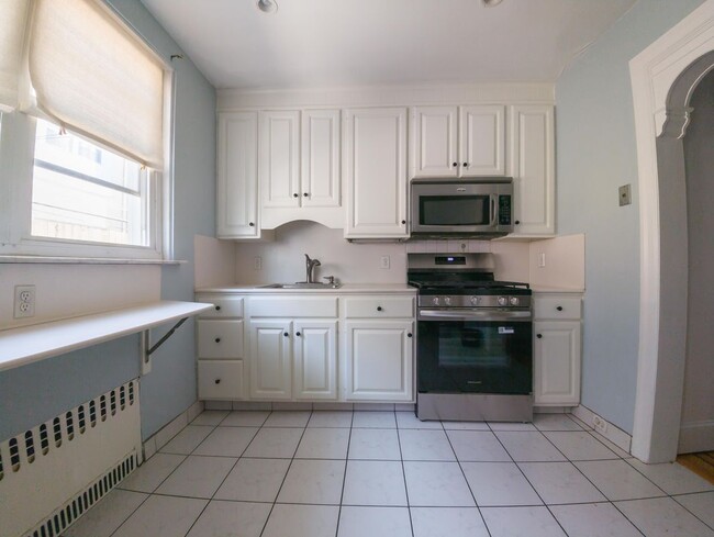 Building Photo - 1029 Fernon St