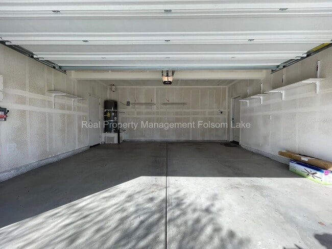 Building Photo - 4bd 2.5ba Home in the desirable Parkbridge...
