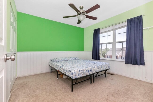 Building Photo - Twin Arch