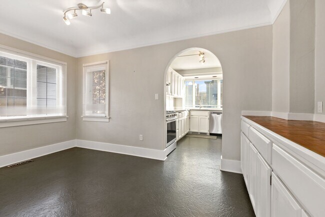 Building Photo - 4Bd/1.5Ba Seattle House