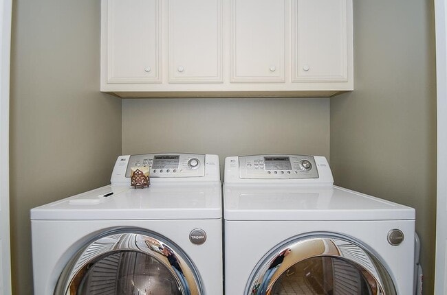 Building Photo - 2022 Fairview St