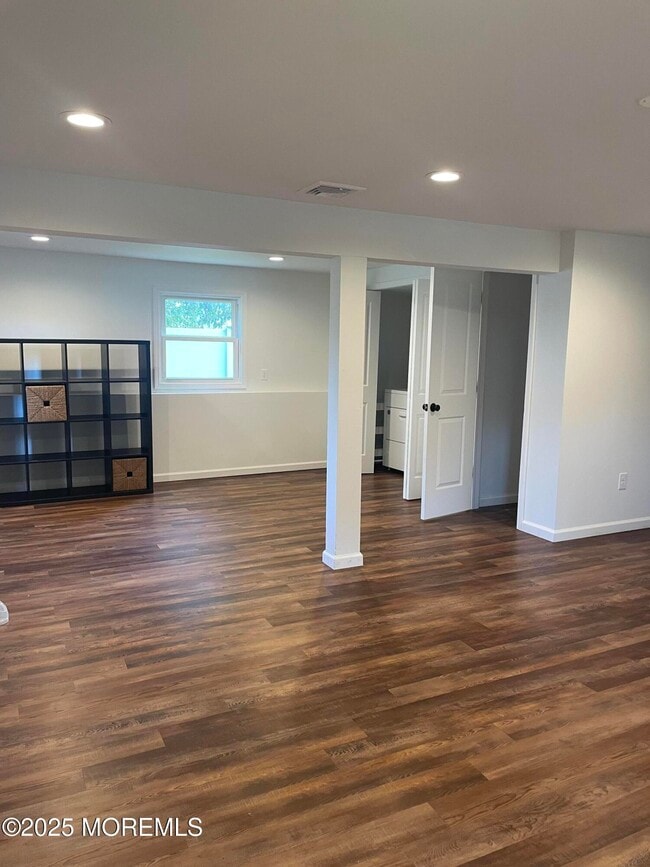 Building Photo - 127 Hulick St