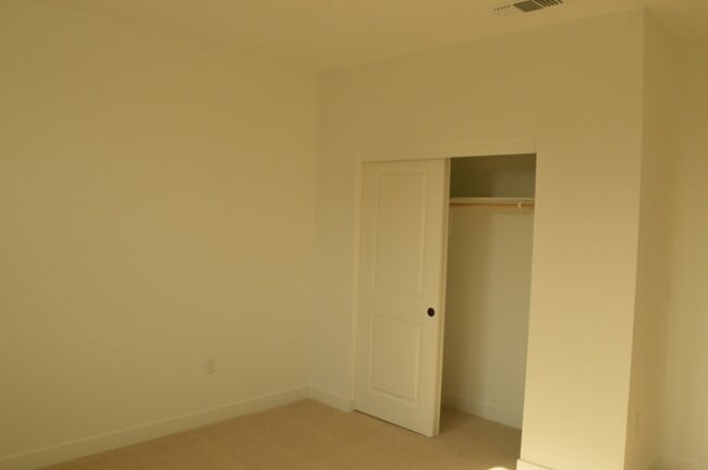 Building Photo - 477 Gold Coast Rd