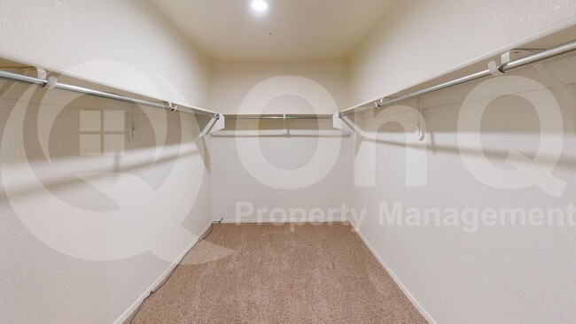 Building Photo - 1351 Burdock Dr S