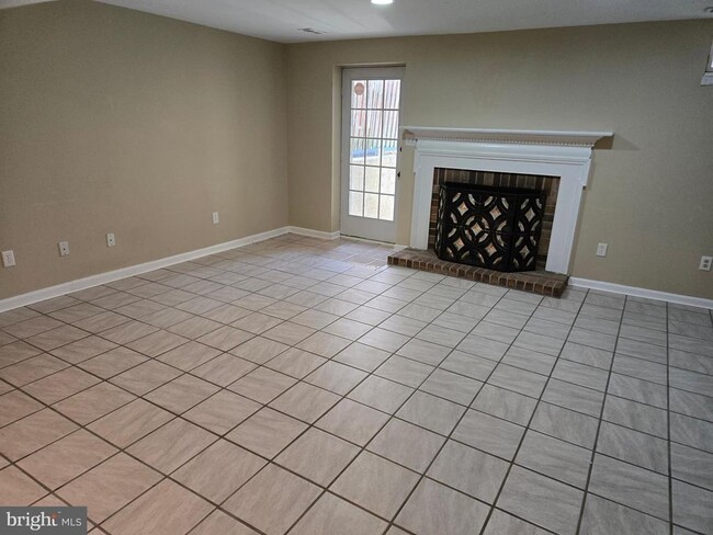 Building Photo - 300 Cinnabar Ln