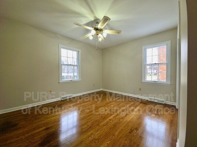 Building Photo - 3462 Lansdowne Dr