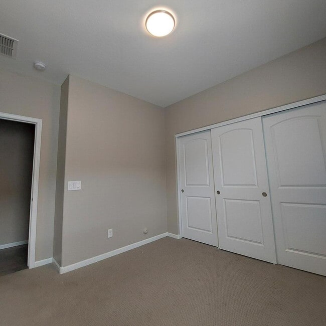 Building Photo - 1025 S 200th Ln