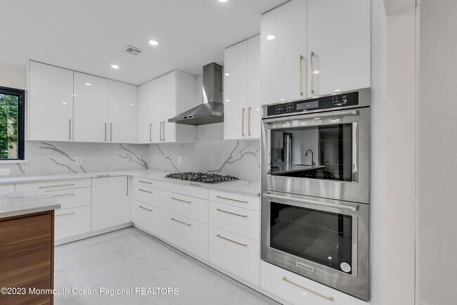 Building Photo - 265 Whalepond Rd