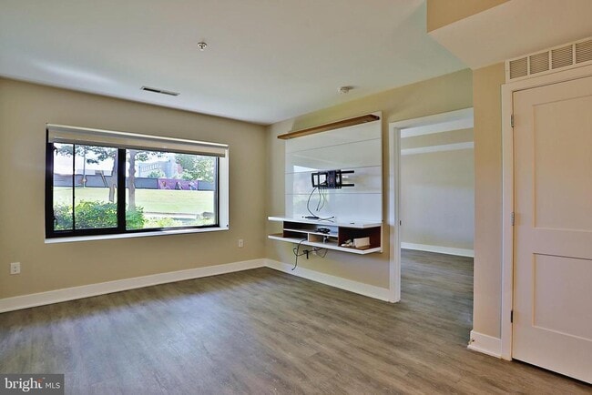 Building Photo - 145 Riverhaven Dr