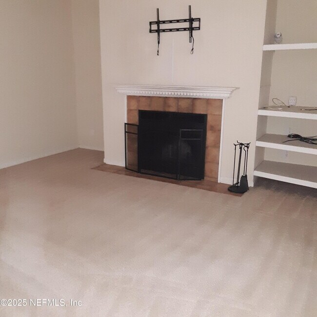 Building Photo - 2802 Wood Hill Dr