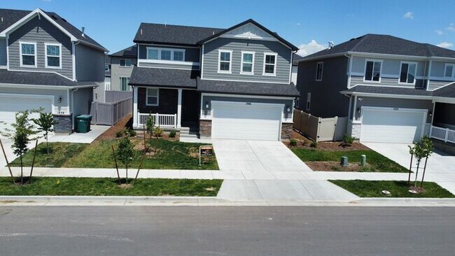 Building Photo - 3 bdrm 2 1/2 bath Home- Small Dog Friendly