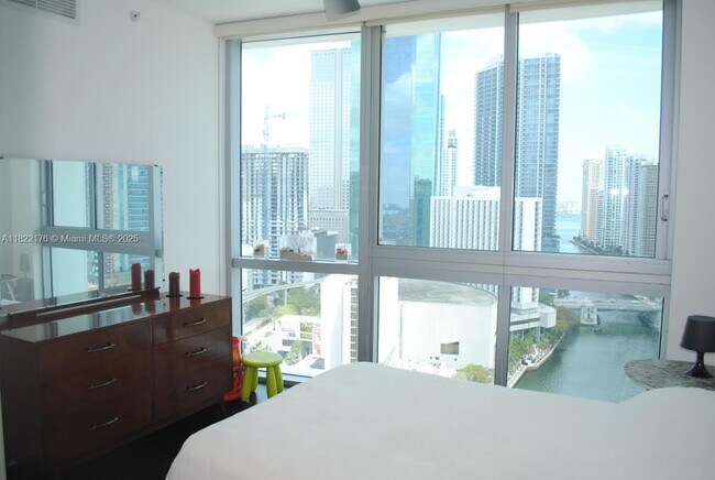 Building Photo - 350 S Miami Ave