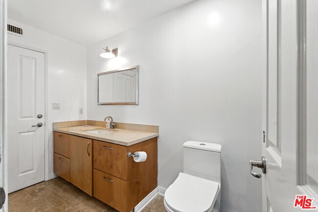 Building Photo - 1310 S Roxbury Dr