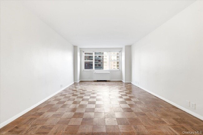 Building Photo - 70-25 Yellowstone Blvd