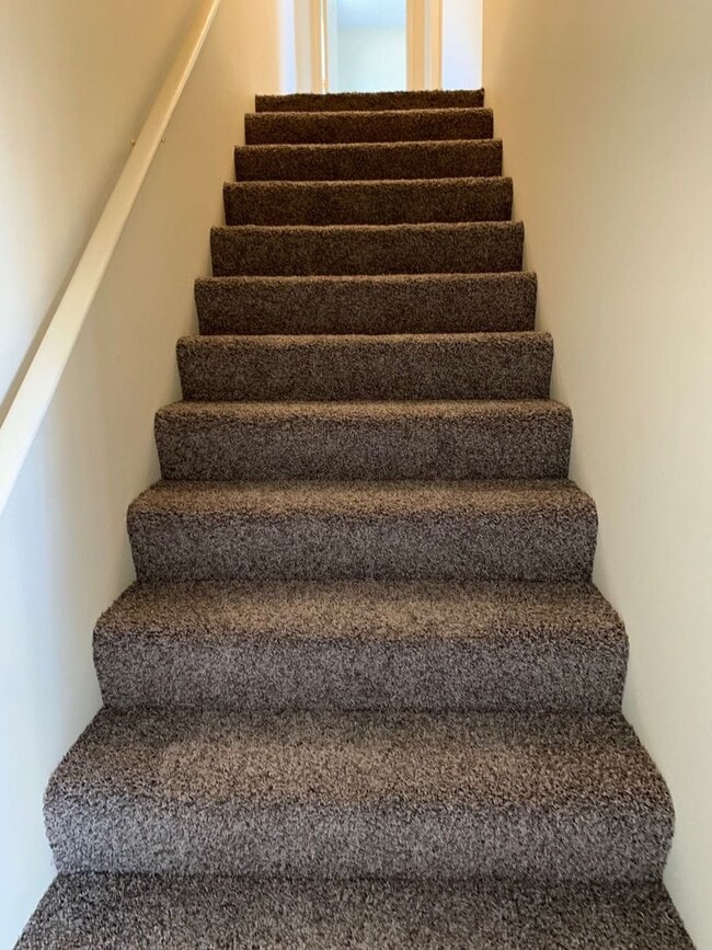 Building Photo - Great Two Story Home In Town