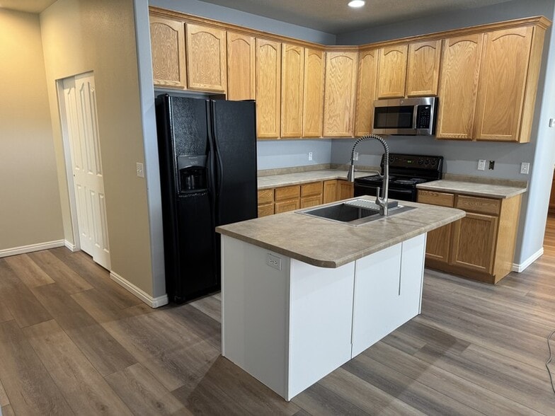 Building Photo - 4774 Oregon Trail Way W