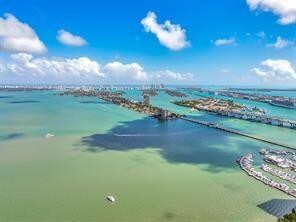 Building Photo - 1900 N Bayshore Dr