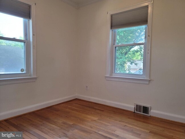 Building Photo - 1015 Veirs Mill Rd