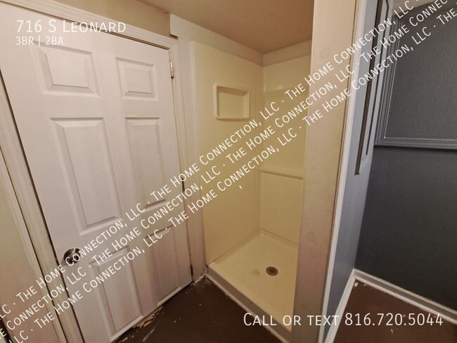 Building Photo - 716 S Leonard-