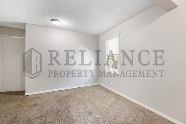 Building Photo - 902 W Wallingford St