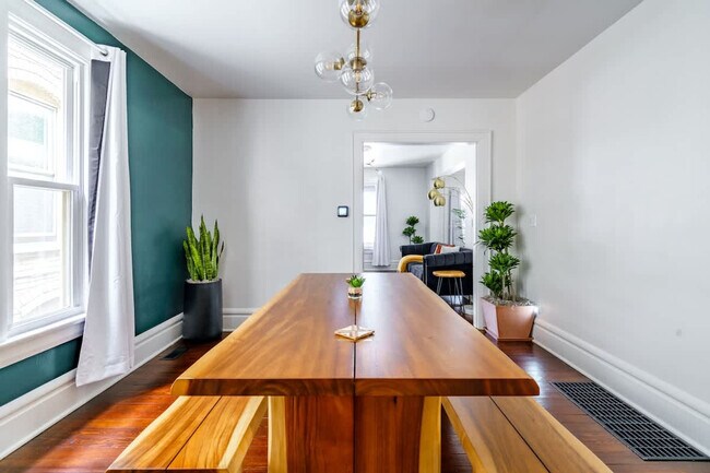 Building Photo - 33 Lundy St