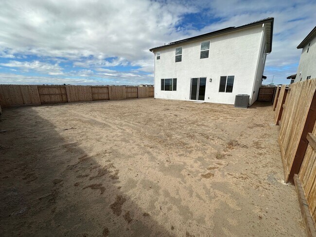 Building Photo - Gorgeous Brand New 3 Bedroom 2.5 Bath Home