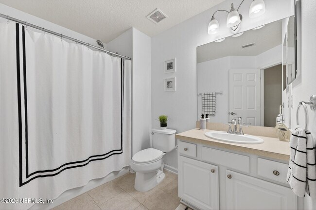 Building Photo - 4166 Highwood Dr