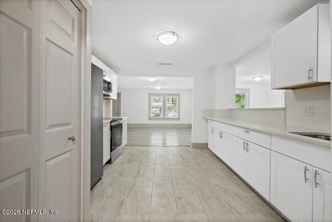 Building Photo - 3058 Rosselle St