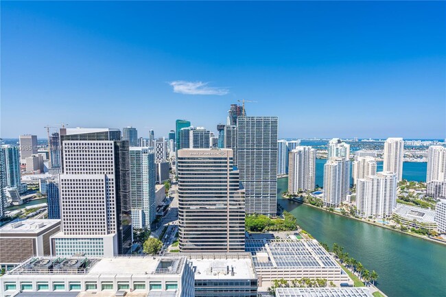 Building Photo - 950 Brickell Bay Dr