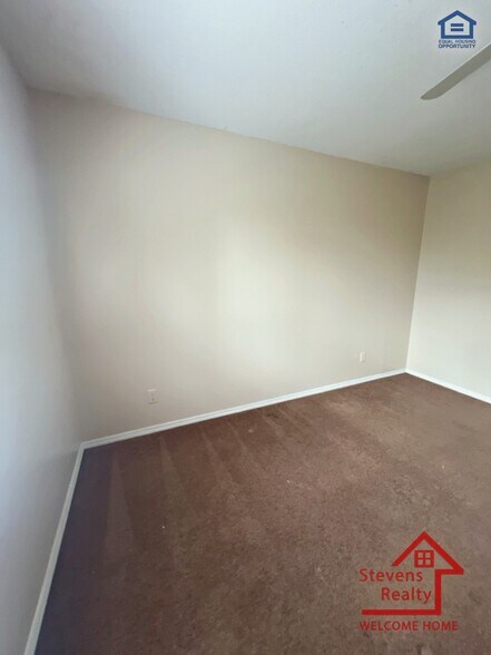 Building Photo - 402 Peek Dr