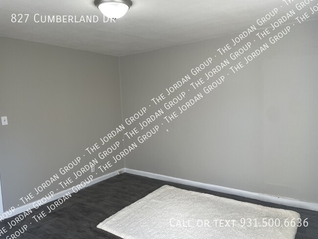 Building Photo - 827 Cumberland Dr